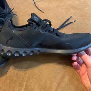 Pumas Athletic Shoes W10